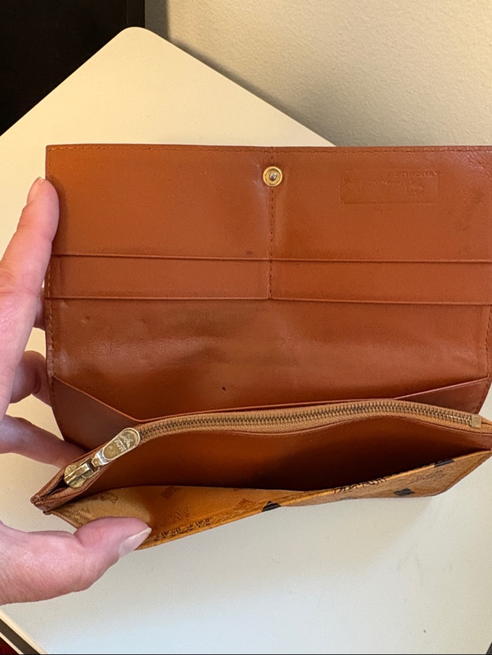 [MCM] Signature Logo Bi-Fold Long Continental Snap Button Wallet in Cognac Brown - Picture 10 of 16